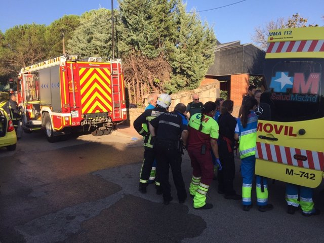 Traslado del herido en el lugar del icendio