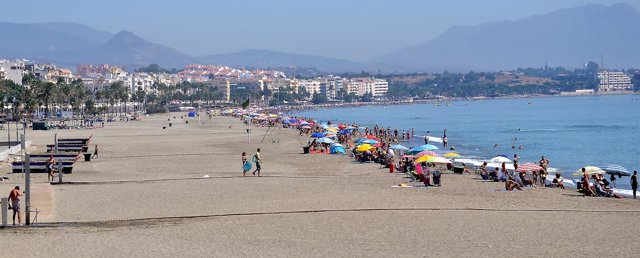 Playa turismo turistas sol Málaga Estepona arena mediterráneo mar