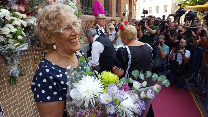 La alcaldesa de Madrid, Manuela Carmena, en la Iglesia de la Paloma.