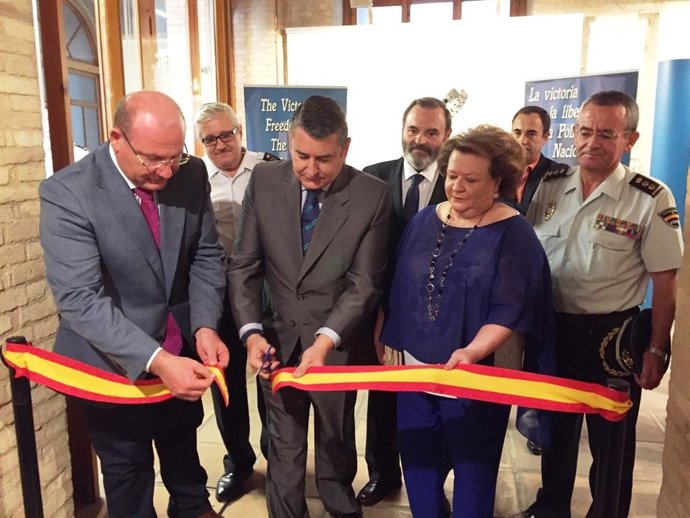 Sanz en la inauguración oficial de exposición