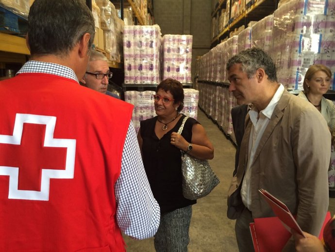 Dolors Bassa, en la visita al centro de Cruz Roja en Pobla de Claramunt