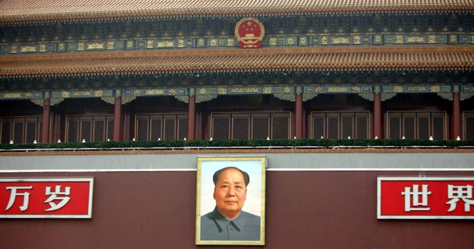 Balcón Con El Retrato De Mao En La Plaza De Tiananmen En Pekín