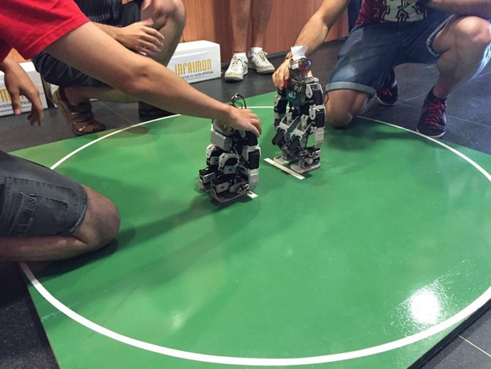 Dos equipos de la UPV 2ºs y 3ºs en el Concurso Nacional de Robots Humanoides