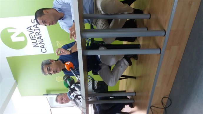 Román Rodríguez junto a los diputados Luis Campos y Pedro Rodríguez