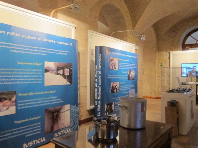 Expsoción de la Policía Nacional en homenaje a las víctimas del terrorismo