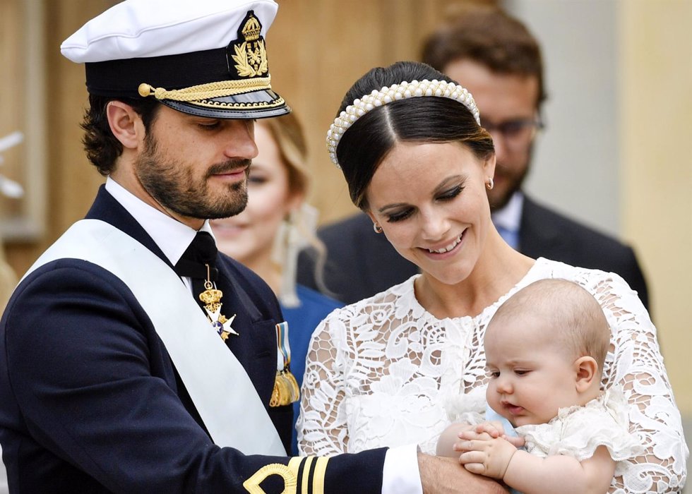 Sofia y Carlos Felipe de Suecia junto al pequeño Alexander.