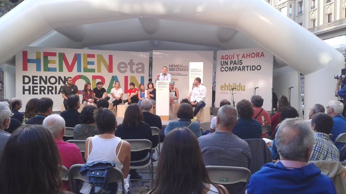 Acto de EH Bildu en vitoria con arnaldo Otegi