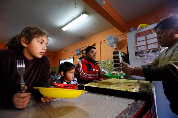 La hambruna afectó a casi 900.000 niños argentinos en el último año