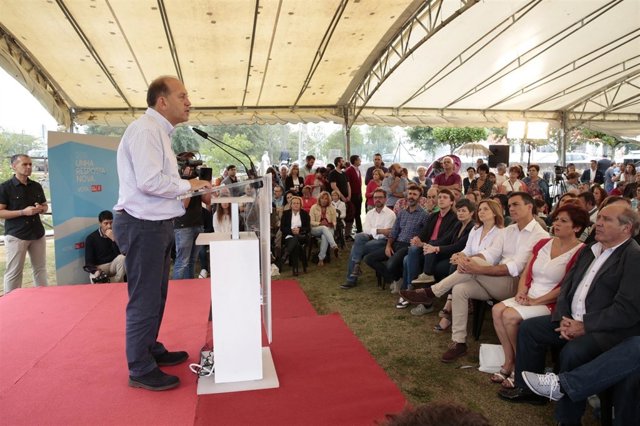 Leiceaga en mitin en Cerceda con Pedro Sánchez