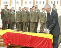 Morenés condecora al soldado Aarón Vidal, fallecido el pasado jueves en Irak