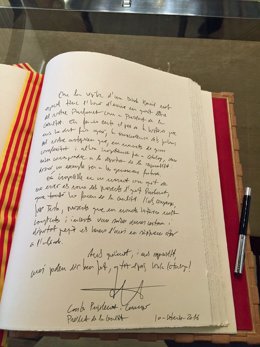 Escrito de Carles Puigdemont en el Libro de Honor del Parlament