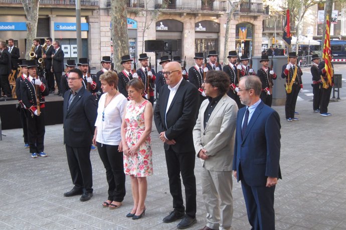 Ofrenda de la Mesa del Parlament a Rafael de Casanova por la Diada