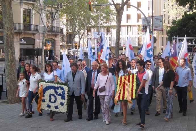 Ofrenda de Demòcrates al monumento de Rafael Casanova por la Diada