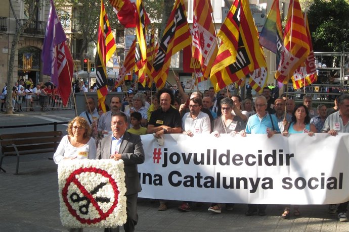 Ofrenda floral de UGT y CCOO al monumento de Rafael Casanova por la Diada