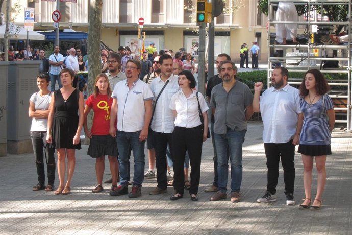 Ofrenda de EnComúPodem al monumento de Rafael Casanova por la Diada