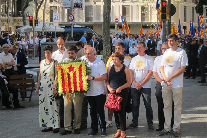 Ofrenda floral de la ANC al monumento de Rafael Casanova por la Diada