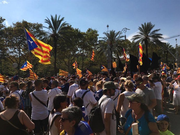 Manifestantes independentistas durante la Diada de 2016