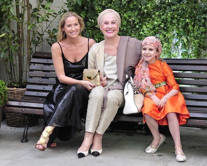 FIONA FERRER CON SU MADRE MIETA LEONI