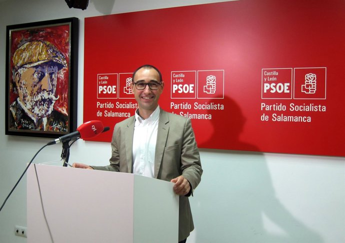 El diputado del PSOE por Salamanca, David Serrada, en la sede del partido.