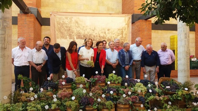 La consejera de Agricultura en el homenaje a los parraleros, en Almería