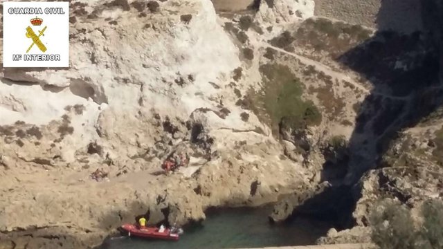 La Guardia Civil Rescata A Una Mujer Que Cayó De Un Acantilado Produciendose Una