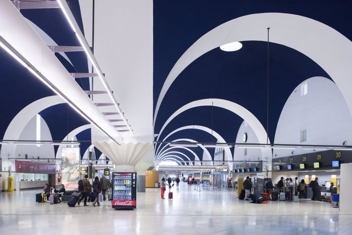 El edificio terminal del Aeropuerto de Sevilla cumple este domingo 25 años