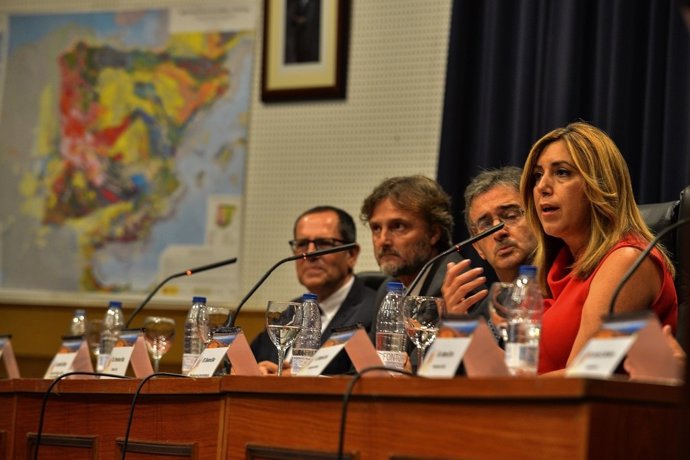 La presidenta de la Junta de Andalucía, Susana Díaz, inaugura congreso geología.