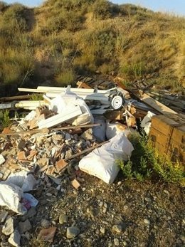 Monte Cantabria con residuos