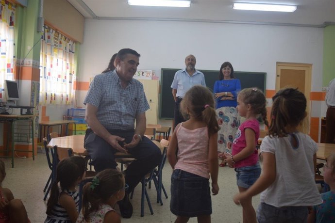 Vicente Zarza dialogo con alumnos de primaria