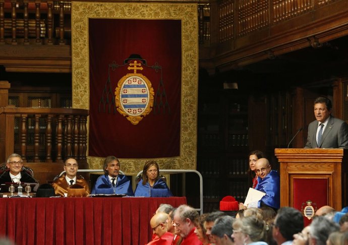Javier Fernández, presidente del Principado, en el inicio del curso universitari
