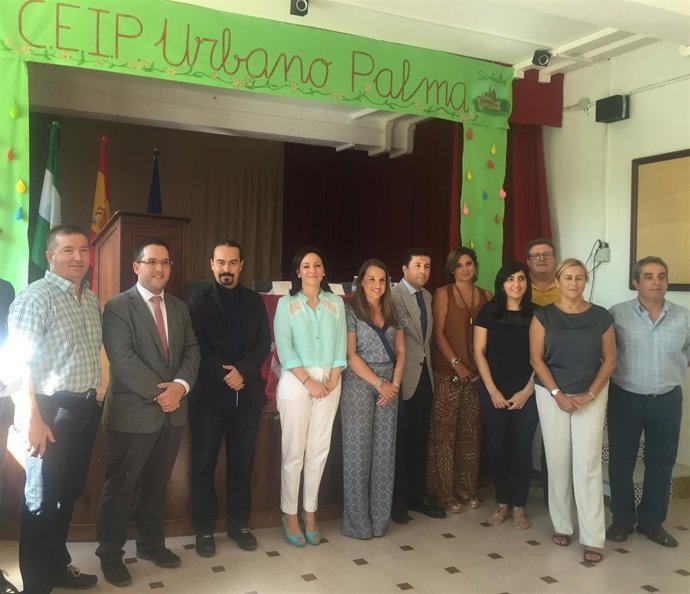 Crespín y Ruiz (centro) en el colegio de Santaella