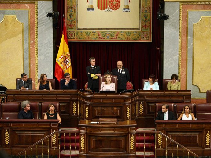 Ana Pastor y el resto de miembros de la Mesa del Congreso
