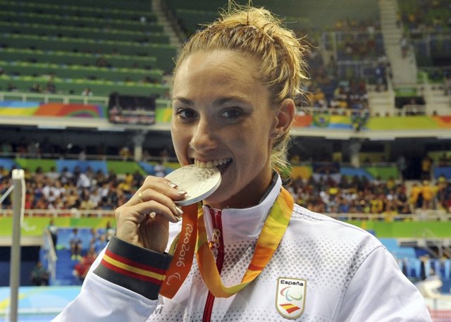 Sarai Gascón, con su medalla de plata en 100 libres S9 de Río 2016