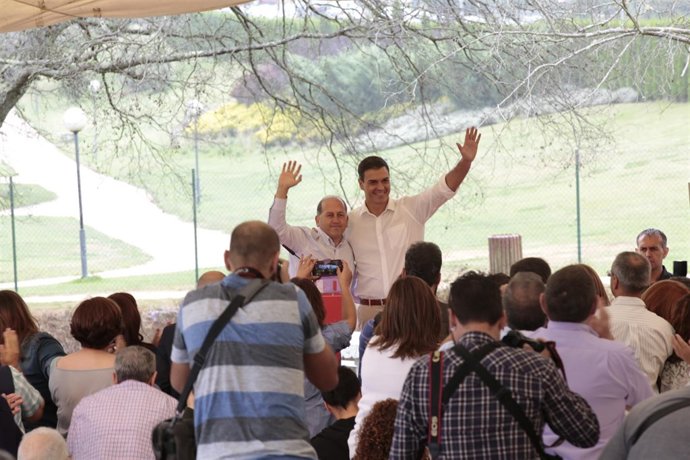 Xoaquín Fernández Leiceaga (PSdeG) y Pedro Sánchez (PSOE)