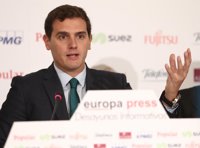 Rivera pide a Sánchez que no espere a otra "sacudida" en Galicia y País Vasco