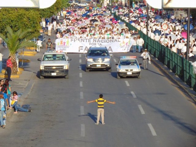 El niño que enfrentó la marcha contra el matrimonio gay en Guanajuato