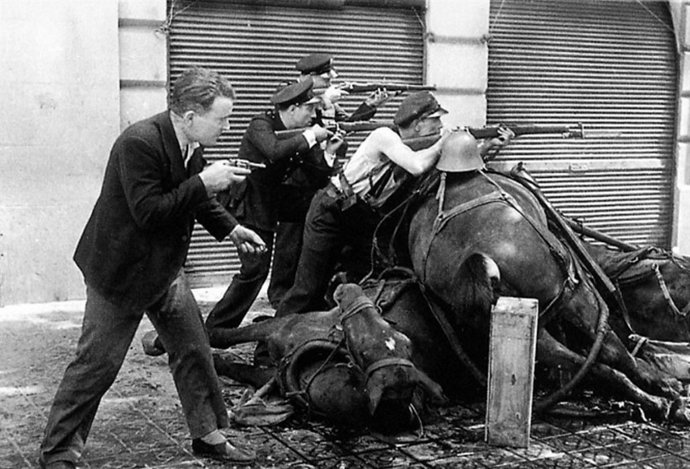 Fotografía de Agustí Centelles de combate en Barcelona en 1936