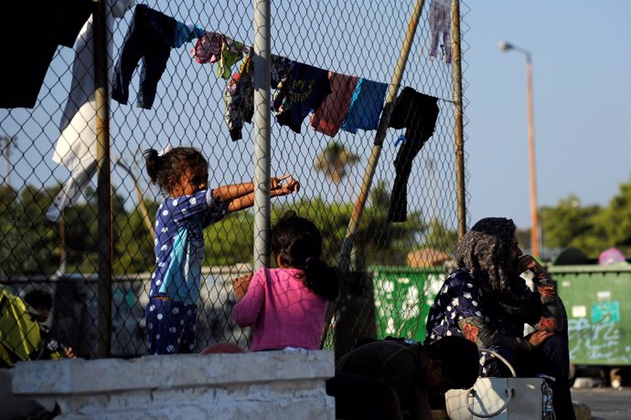 Refugiados en el aeropuerto en desuso de Hellenikon (Atenas)