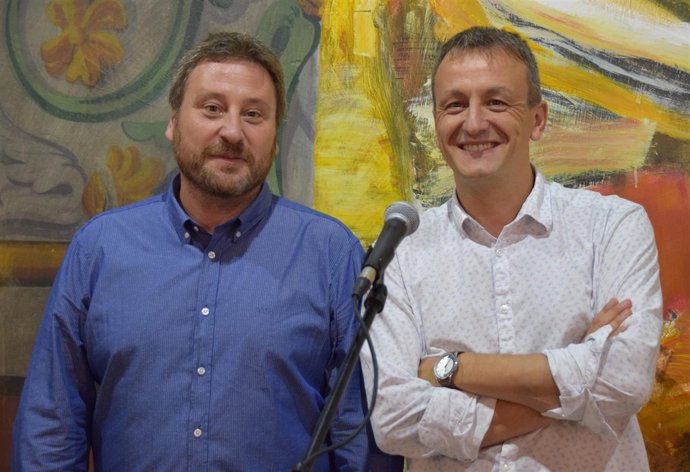 Los consejeros José Luis Soro y Fernando Rivarés, este martes en Zaragoza.