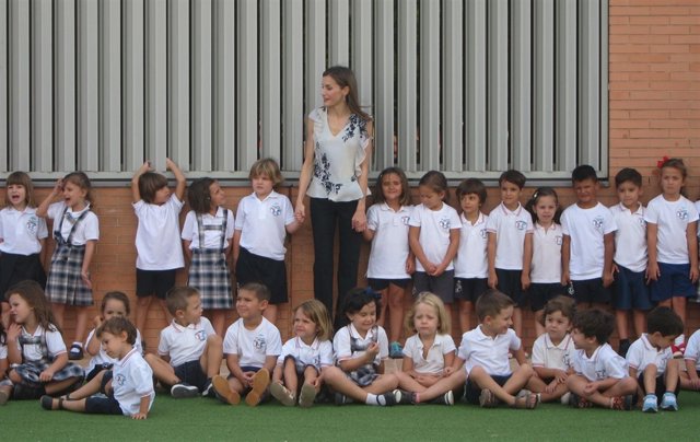 La Reina Letizia inaugura el curso en el CEIP 'Ginés Morata' de Almería