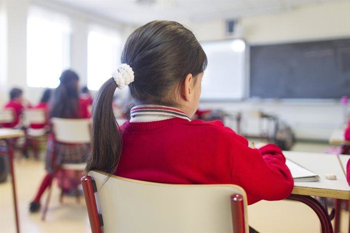 Colegio, escuela, aula, primaria, clase, niño, niña, niños, estudiando