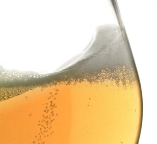 Movimiento de la espuma en la cerveza