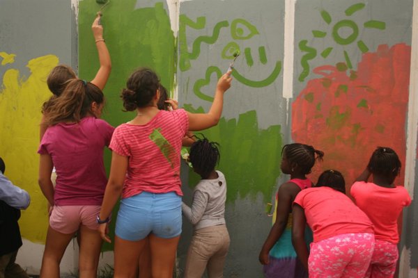 Aldeas Infantiles SOS y el colectivo artístico Bo