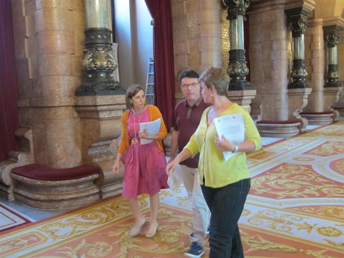 Carme Forcadell (pta.Parlament), J.J.Nuet (CatSíQueEsPot), Anna Simó (ERC)