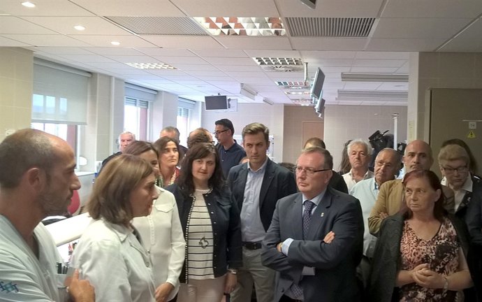 El consejero de Sanidad, Francisco del Busto, visita Jove