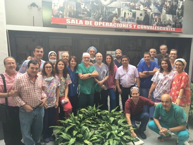 Reyes con personal sanitario de Quesada Solidaria