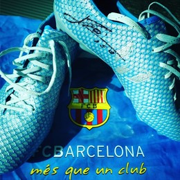 Messi regala sus botas a Chris Froome