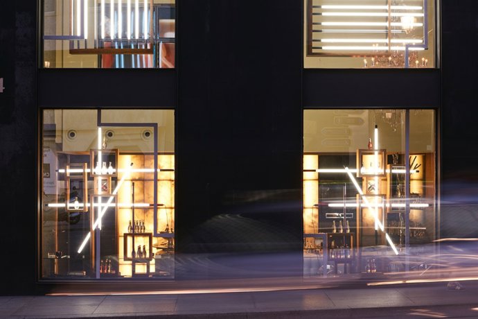 NP El Hotel Urban Transforma Su Fachada Con Esculturas Bicolor De Cristina Flore