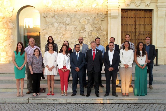 Rojano (centro), entre Gómez y Primo Jurado, en la inauguración