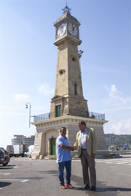 J.M.Juárez (Cofradía de Pescadores) y J.W.Carnes (Turismo de Barcelona)
